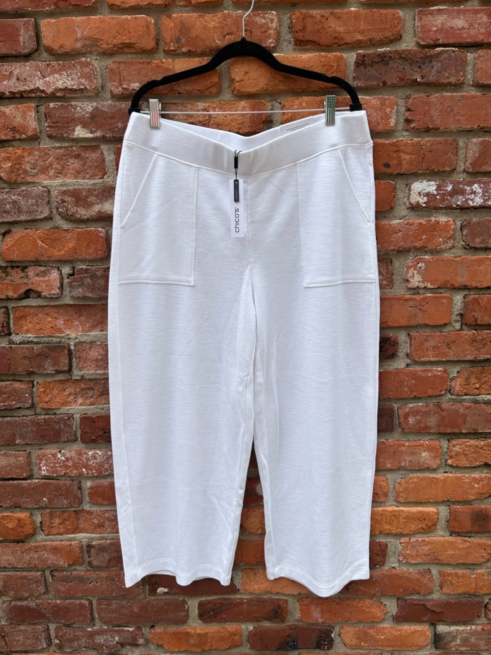 Chico’s NWT Zenergy in Alabaster Cropped Knit Pull-On Pants 2/L